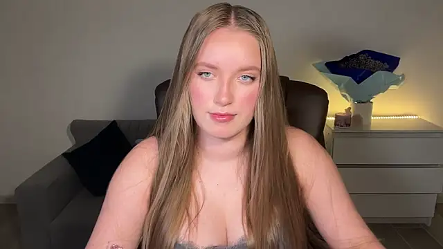 Snapshot of EvaMaddison chatting on June 13, 7:23 pm EvaMaddison online show from June 13, 7:23 pm