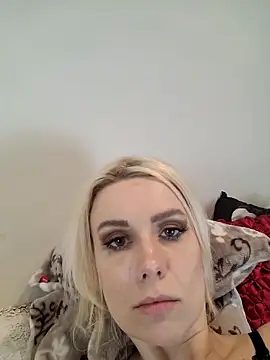 Snapshot of AureliaDoux chatting on March 15, 9:38 pm AureliaDoux online show from March 15, 9:38 pm