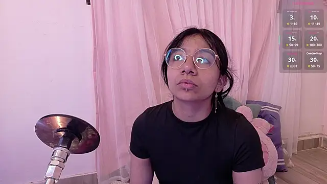 Snapshot of Nami_usagi chatting on June 11, 5:11 pm Nami usagi online show from June 11, 5:11 pm