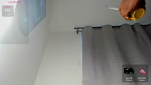 Snapshot of caroline_tovar chatting on March 20, 10:47 pm caroline tovar online show from March 20, 10:47 pm