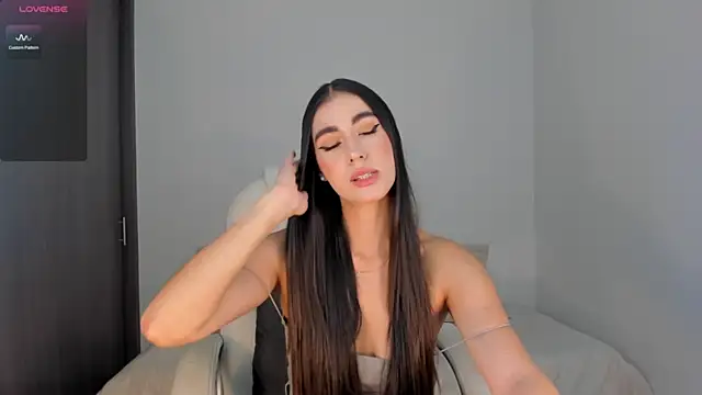 Snapshot of RebeccaBaxter chatting on January 9, 12:35 am RebeccaBaxter online show from January 9, 12:35 am