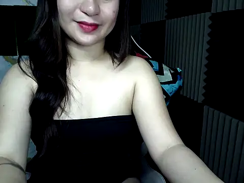 Mia 2022 online show from February 7, 6:33 pm