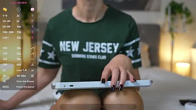 Lorettelorena online show from December 24, 7:55 pm