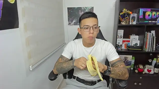 SIXXTOLOVE18 online show from March 8, 6:21 am