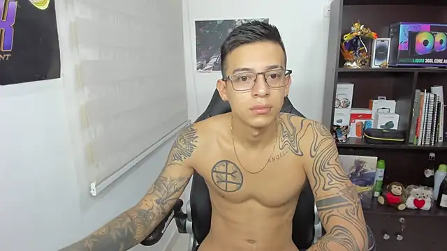 SIXXTOLOVE18 online show from March 13, 3:33 am