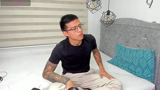 SIXXTOLOVE18 online show from February 13, 12:28 am