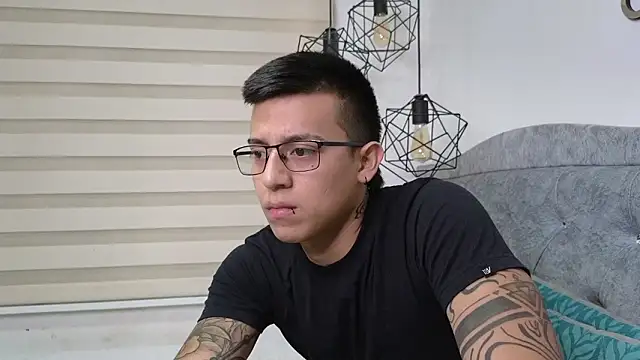 SIXXTOLOVE18 online show from March 17, 8:01 pm