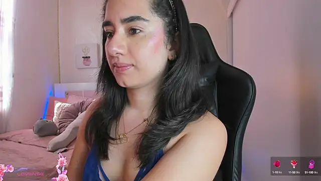 annadu011 online show from January 16, 2:19 pm