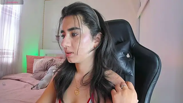 annadu011 online show from January 26, 2:19 pm