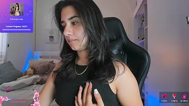 annadu011 online show from February 22, 6:52 pm