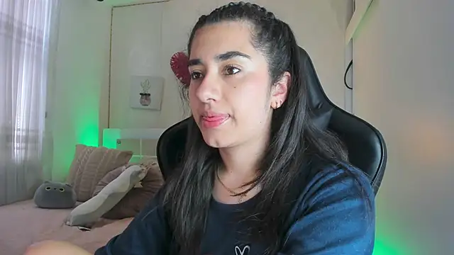 annadu011 online show from March 13, 8:43 pm