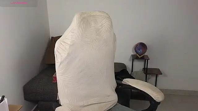 Snapshot of blue__moon_ chatting on October 29, 5:20 am blue moon online show from October 29, 5:20 am