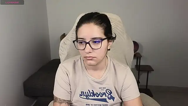 Snapshot of blue__moon_ chatting on October 31, 4:46 am blue moon online show from October 31, 4:46 am