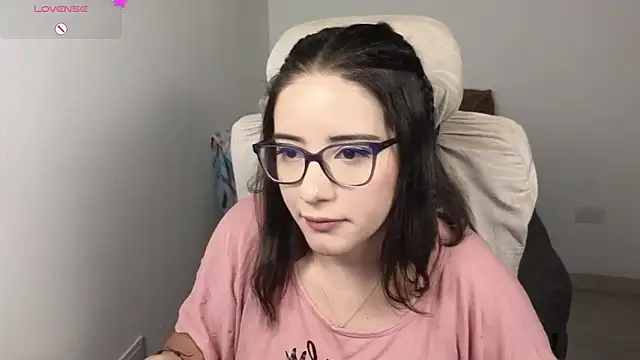 Snapshot of blue__moon_ chatting on November 6, 6:25 am blue moon online show from November 6, 6:25 am