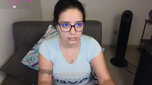 Snapshot of blue__moon_ chatting on November 10, 8:24 am blue moon online show from November 10, 8:24 am