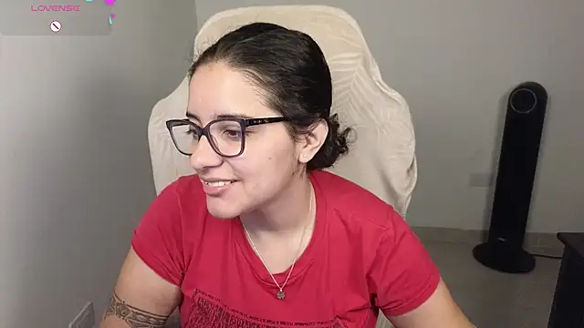 Snapshot of blue__moon_ chatting on November 16, 12:38 am blue moon online show from November 16, 12:38 am