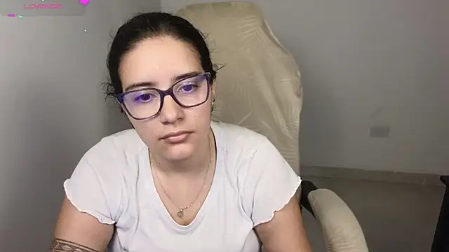 Snapshot of blue__moon_ chatting on November 25, 3:39 am blue moon online show from November 25, 3:39 am