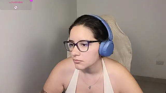 Snapshot of blue__moon_ chatting on November 27, 6:43 pm blue moon online show from November 27, 6:43 pm