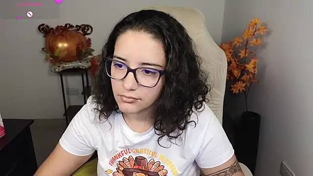 Snapshot of blue__moon_ chatting on November 28, 6:49 am blue moon online show from November 28, 6:49 am