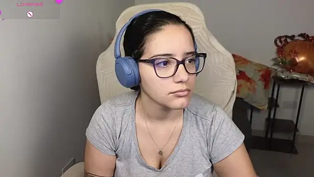 Snapshot of blue__moon_ chatting on November 29, 6:22 pm blue moon online show from November 29, 6:22 pm