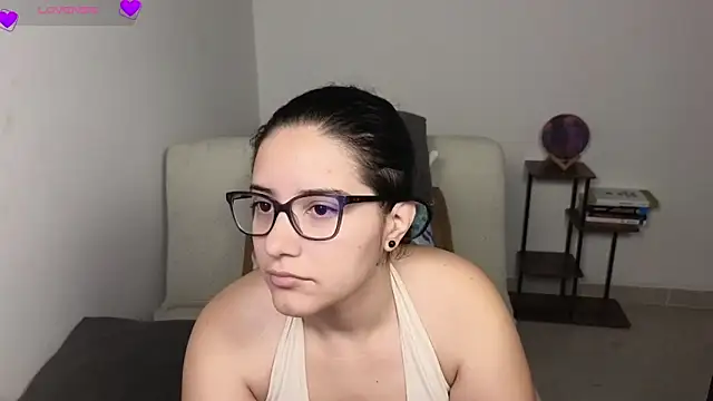 Snapshot of blue__moon_ chatting on May 5, 3:25 am blue moon online show from May 5, 3:25 am