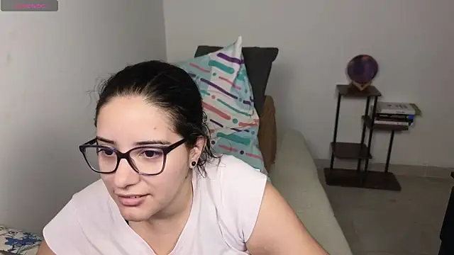 Snapshot of blue__moon_ chatting on May 6, 3:35 am blue moon online show from May 6, 3:35 am