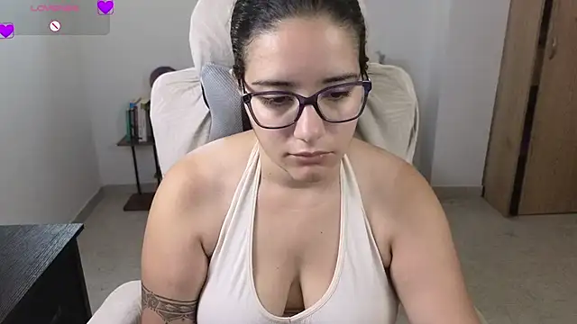 Snapshot of blue__moon_ chatting on June 18, 2:32 pm blue moon online show from June 18, 2:32 pm