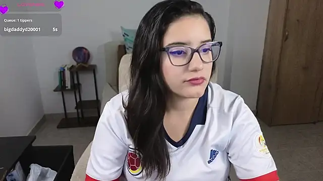 Snapshot of blue__moon_ chatting on July 8, 3:33 am blue moon online show from July 8, 3:33 am