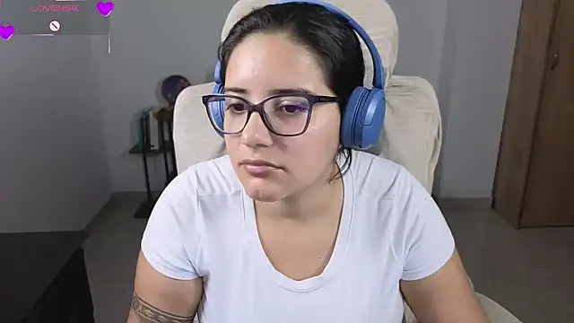 Snapshot of blue__moon_ chatting on July 29, 2:43 am blue moon online show from July 29, 2:43 am