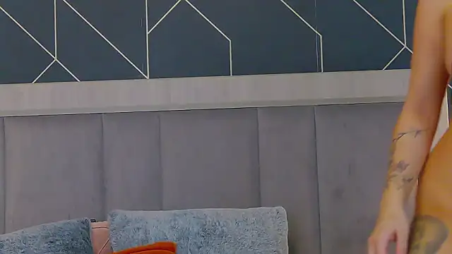 EmyLaveau online show from February 9, 6:39 am