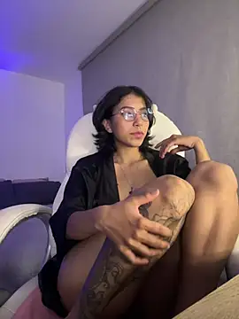 Snapshot of Ashlleycam_ chatting on March 1, 1:53 am Ashlleycam  online show from March 1, 1:53 am