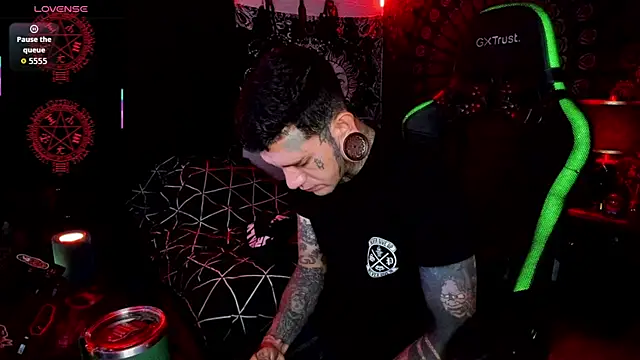 Snapshot of josh__ackerman chatting on October 5, 2:48 pm josh ackerman online show from October 5, 2:48 pm