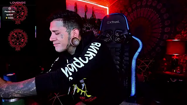 Snapshot of josh__ackerman chatting on October 6, 6:55 am josh ackerman online show from October 6, 6:55 am