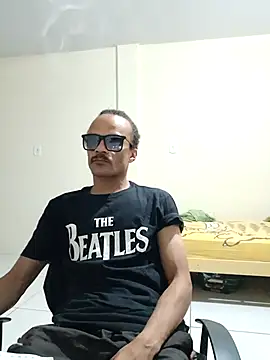 Snapshot of JamesQuaresma chatting on January 18, 3:53 am JamesQuaresma online show from January 18, 3:53 am