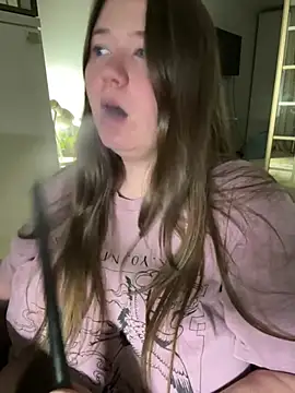 Snapshot of remirann_ chatting on March 16, 6:34 pm remirann online show from March 16, 6:34 pm