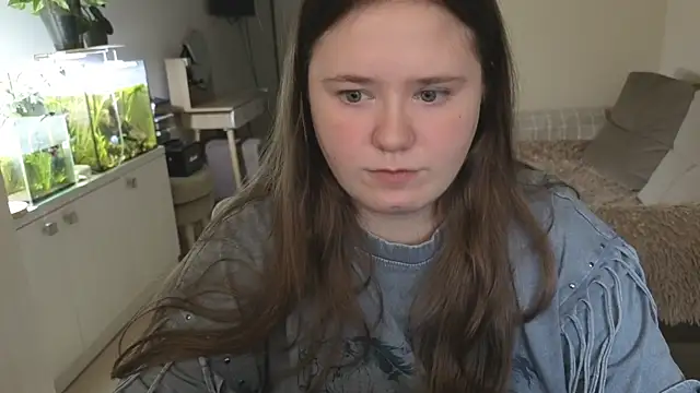 Snapshot of remirann_ chatting on December 18, 12:33 pm remirann online show from December 18, 12:33 pm