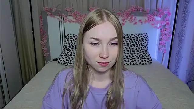 LilyStarlight online show from April 2, 1:53 pm