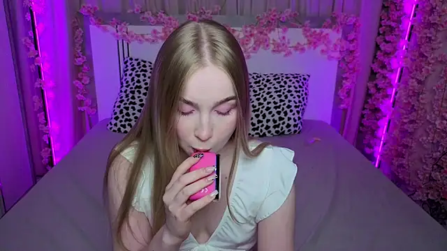 Snapshot of LilyStarlight chatting on May 29, 3:26 am LilyStarlight online show from May 29, 3:26 am