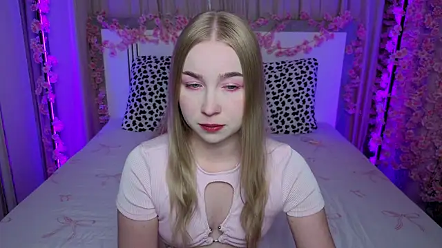 Snapshot of LilyStarlight chatting on July 17, 3:46 am LilyStarlight online show from July 17, 3:46 am
