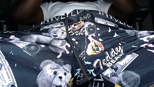 Snapshot of MAXJONES_2 chatting on July 15, 11:21 pm MAXJONES 2 online show from July 15, 11:21 pm