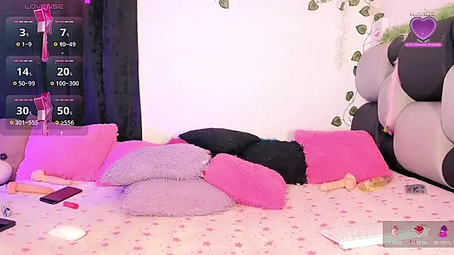 sabrinamossii online show from May 15, 8:10 am