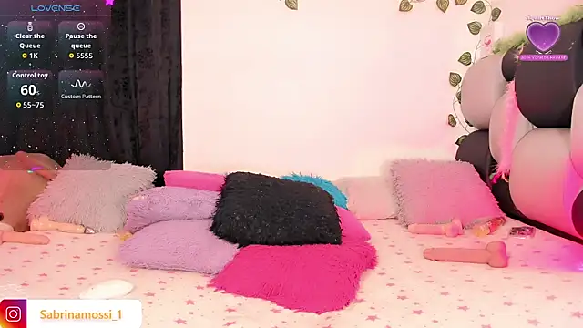 sabrinamossii online show from June 2, 7:32 am