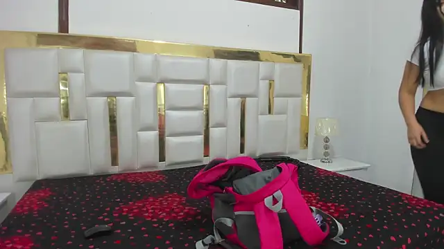 Kylieandjhonny online show from January 24, 9:15 pm