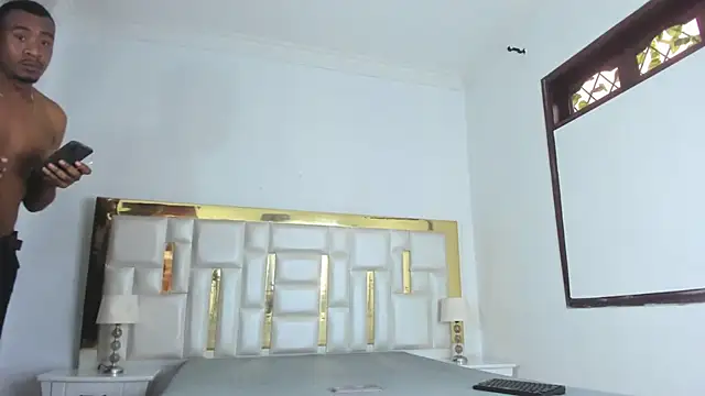 Kylieandjhonny online show from March 5, 6:45 pm