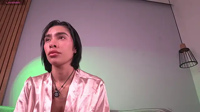 Snapshot of mia-reeves chatting on May 7, 6:46 pm mia-reeves online show from May 7, 6:46 pm