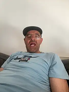 slim1976006 online show from May 1, 2:10 pm