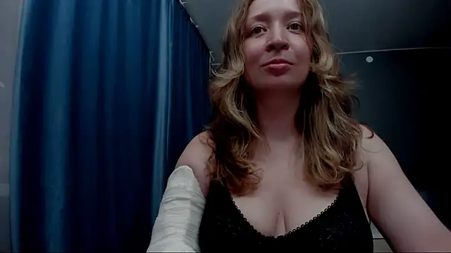 Snapshot of Eva_Rikchter chatting on June 30, 8:54 pm Eva Rikchter online show from June 30, 8:54 pm