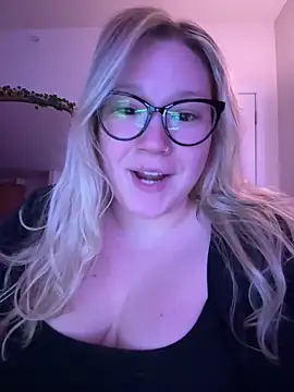 PiggyRose online show from March 15, 12:47 am