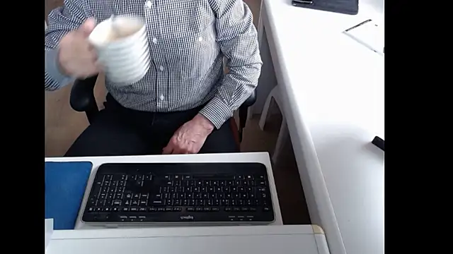 Snapshot of dutchpornking chatting on May 4, 6:42 am dutchpornking online show from May 4, 6:42 am