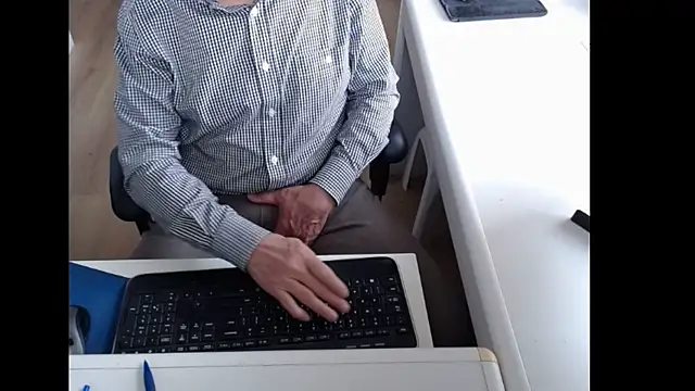 Snapshot of dutchpornking chatting on May 7, 7:03 am dutchpornking online show from May 7, 7:03 am